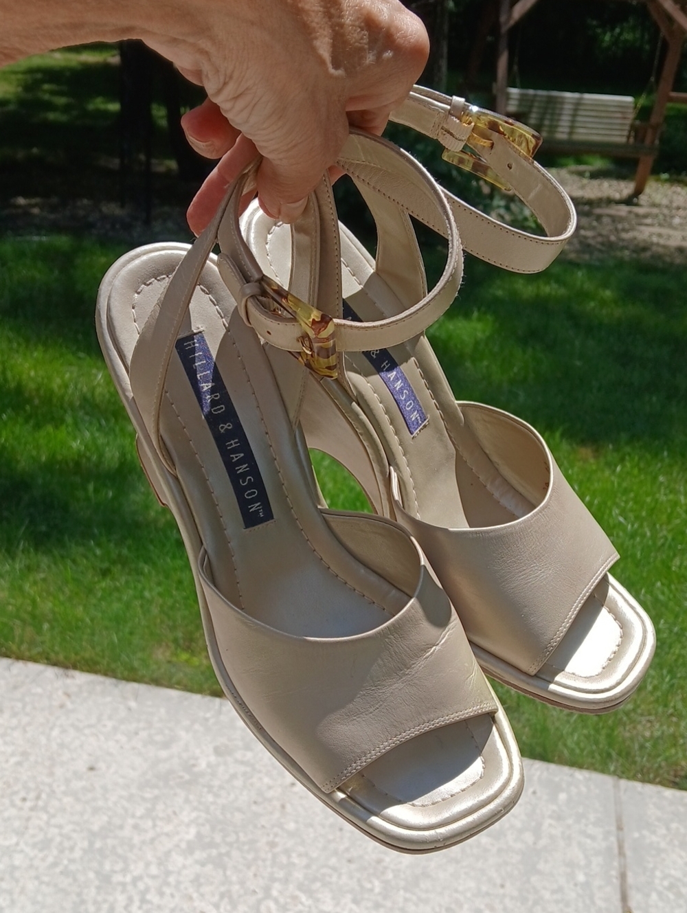 Hilliard & Hanson Calin sandals gold-tone metallic finish wedge Sz 8.5 Vintage